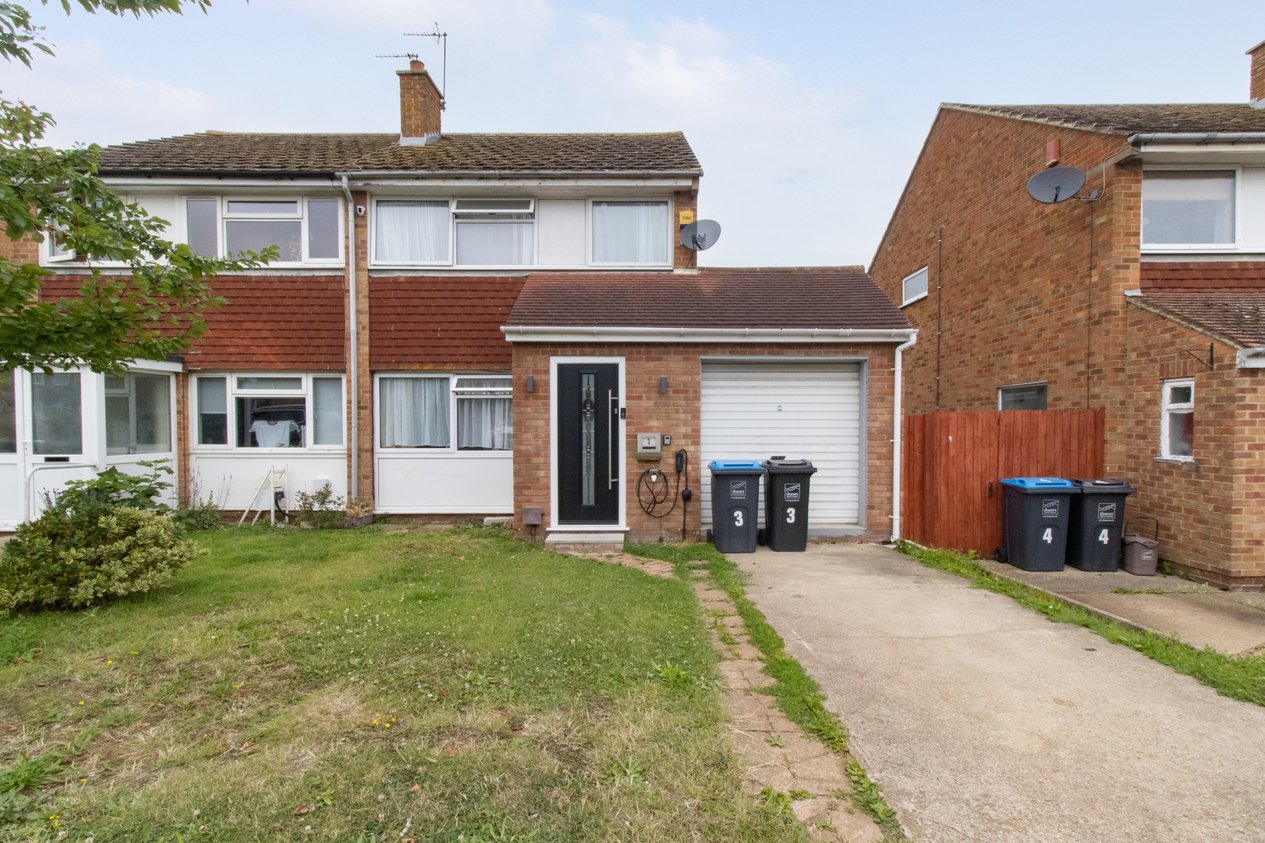 Properties Under Offer in Almond Close Broadstairs