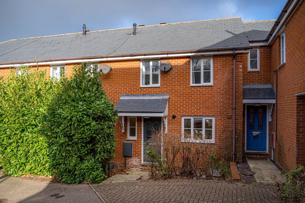 Properties Sold Subject To Contract in Almond Court Chartham