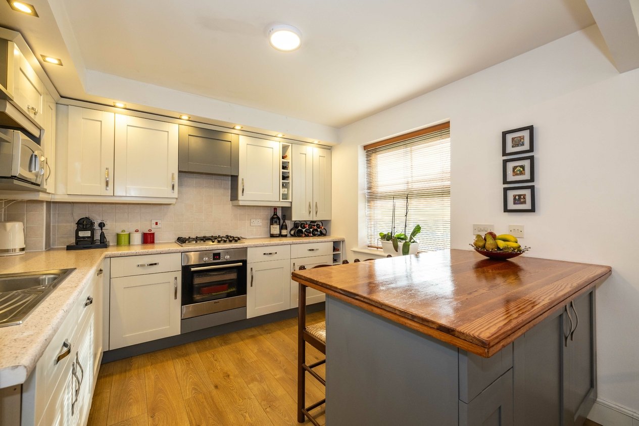 Properties For Sale in Angus Drive Ashford