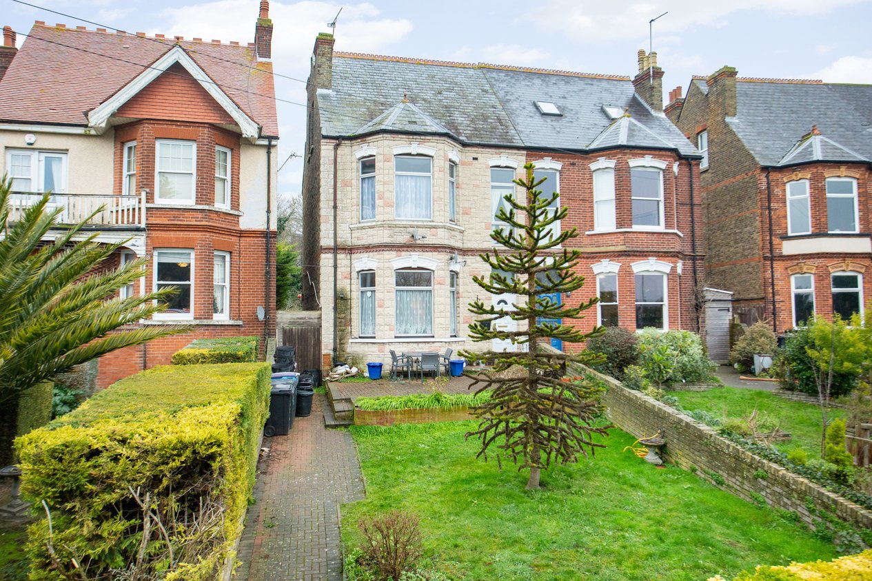 Properties For Sale in Approach Road Margate
