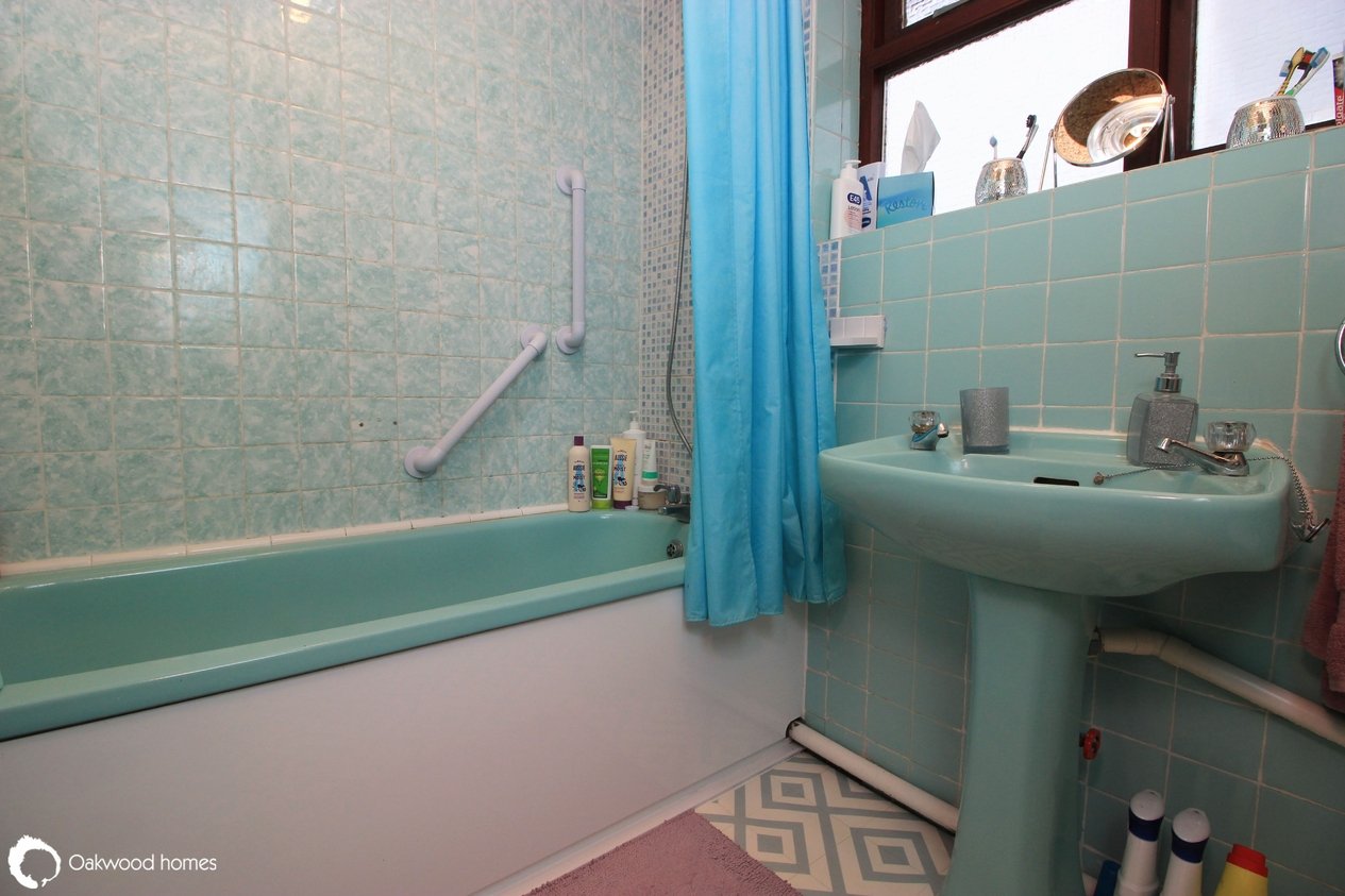Properties Under Offer in Approach Road 