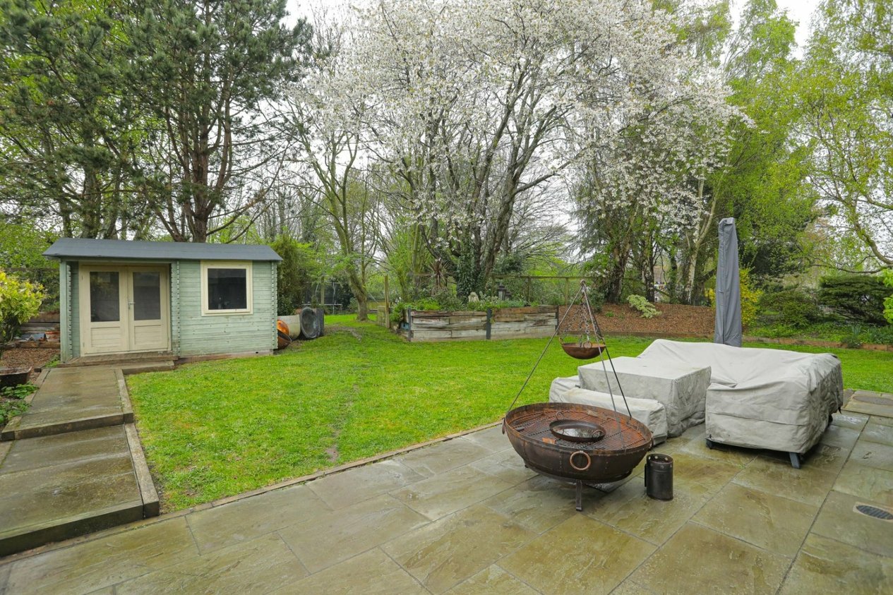 Properties For Sale in Ash Canterbury