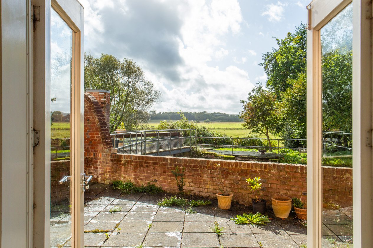 Properties Under Offer in Ashford Road Chartham