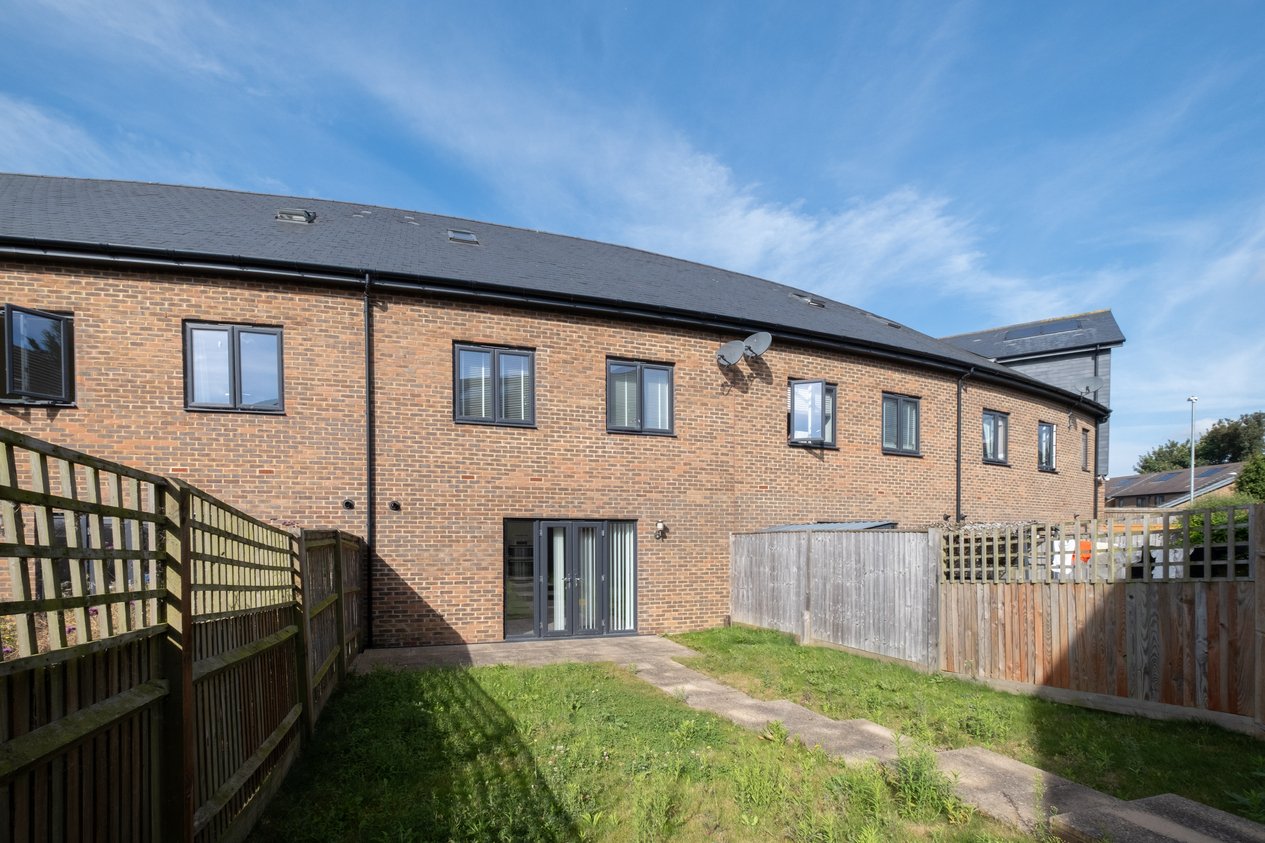 Properties Under Offer in Atherfield Drive Ashford