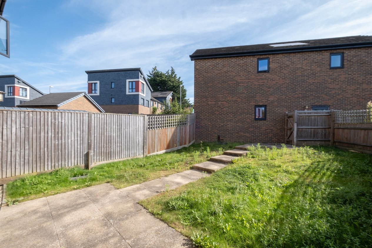 Properties Under Offer in Atherfield Drive Ashford