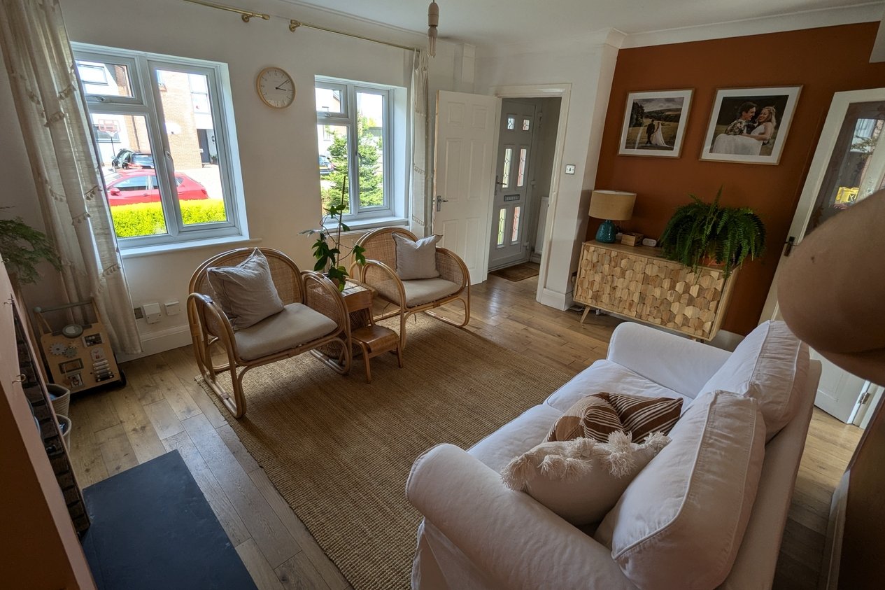 Properties Under Offer in Austin Road Ashford