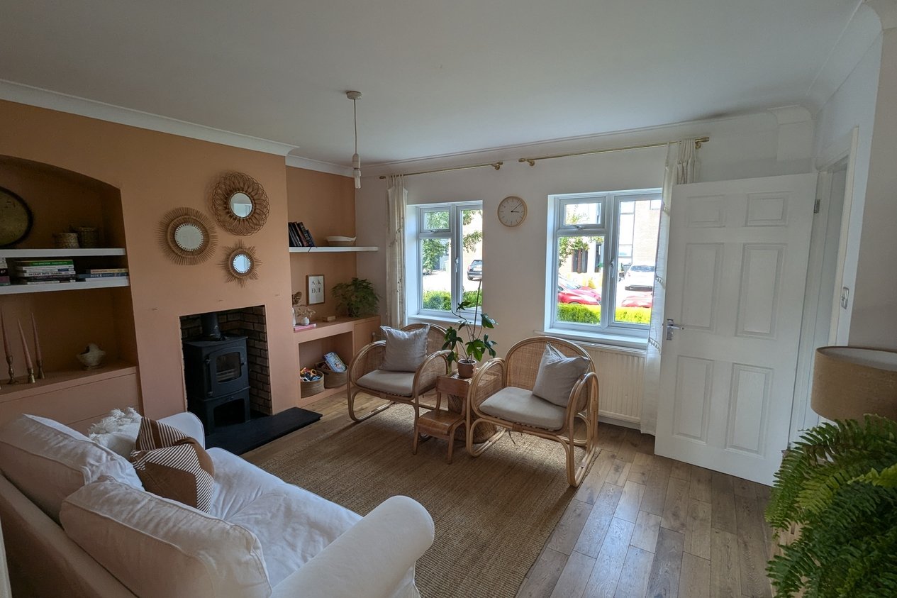 Properties Under Offer in Austin Road Ashford