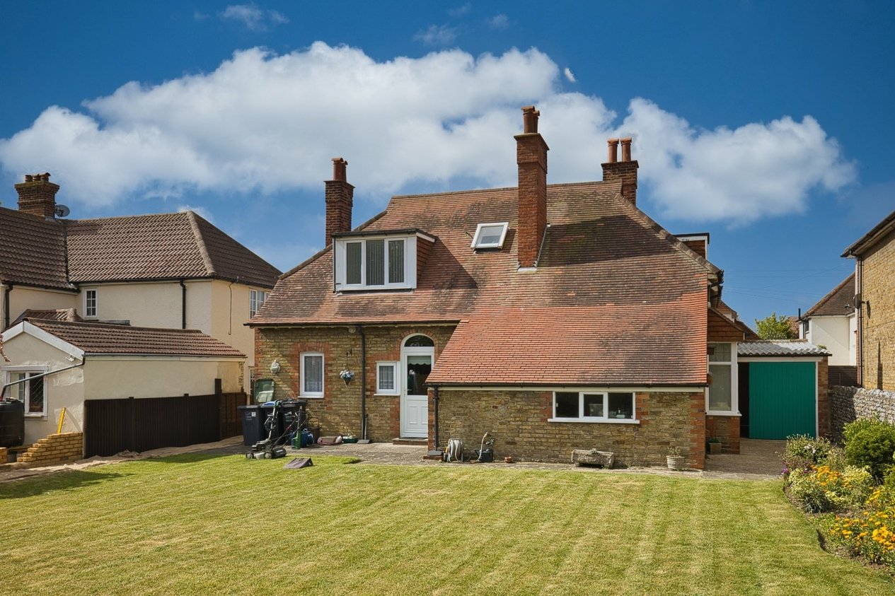 Properties For Sale in Avebury Avenue 
