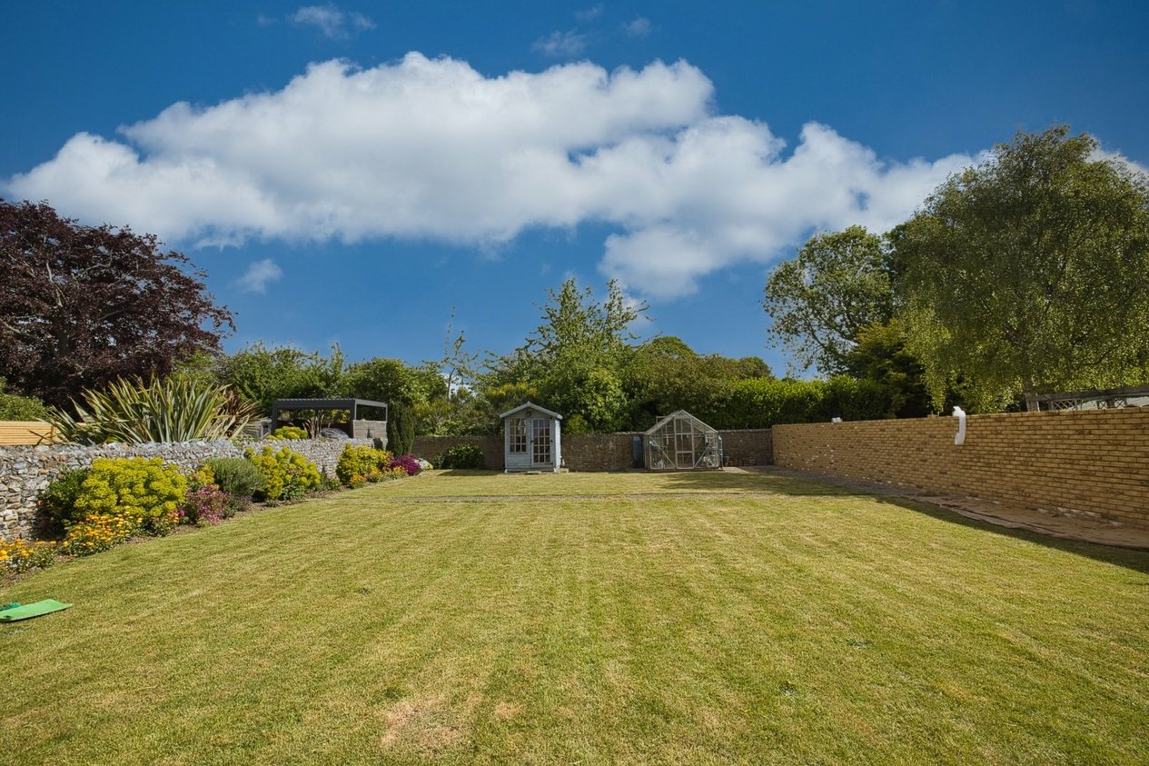 Properties For Sale in Avebury Avenue 
