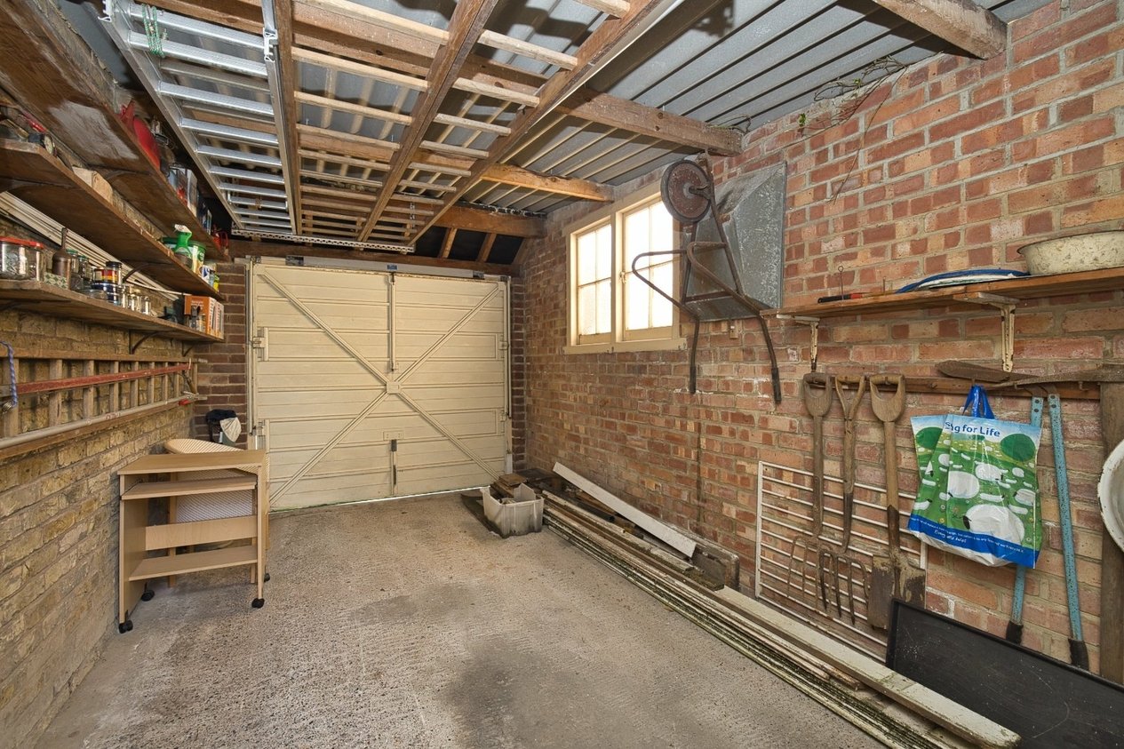Properties For Sale in Avebury Avenue 