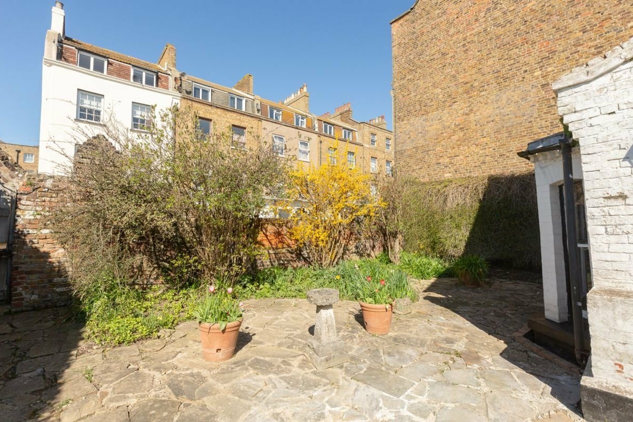 Properties For Sale in Avenue Road Herne Bay