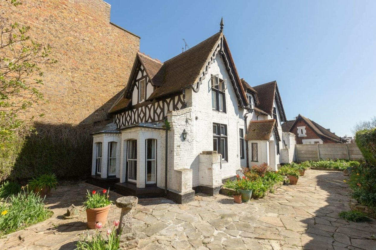 Properties For Sale in Avenue Road Herne Bay