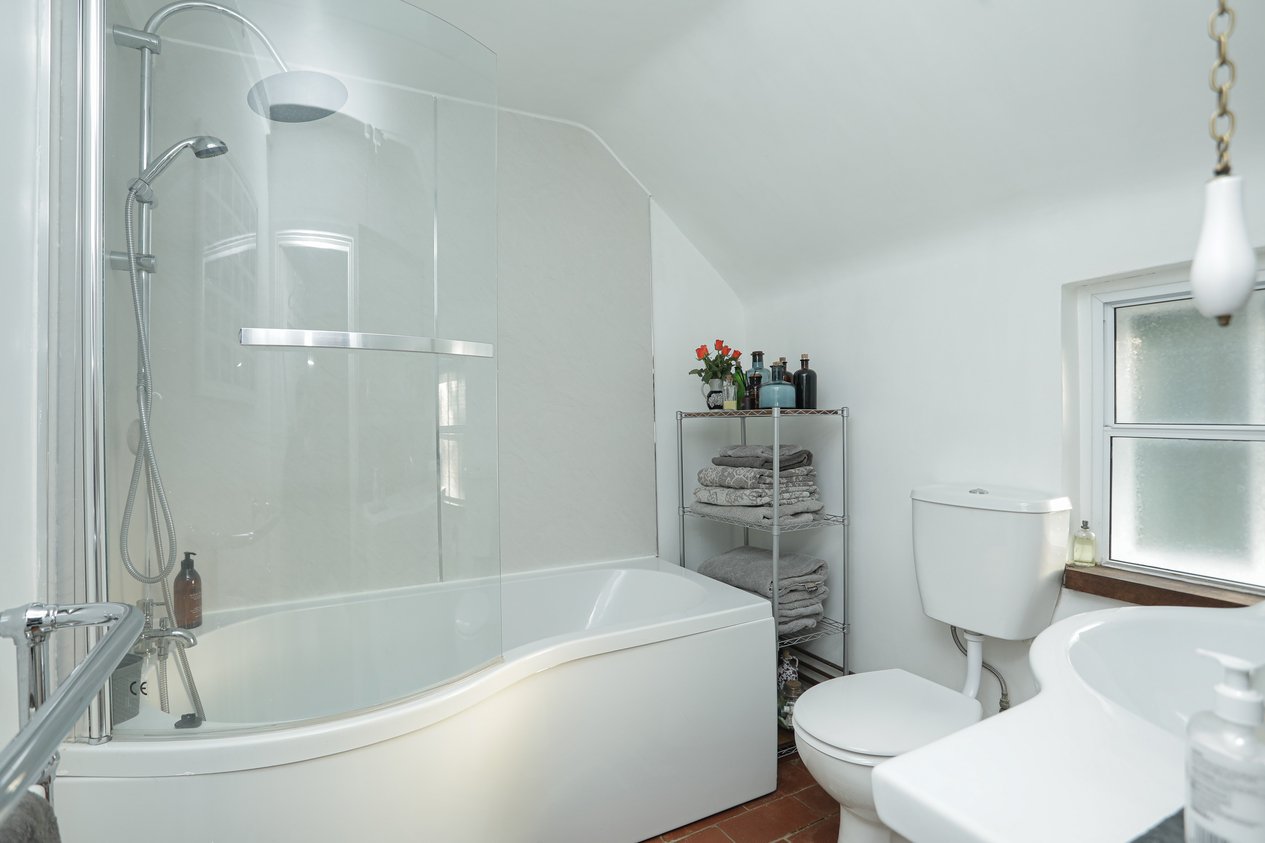 Properties Under Offer in Ball Lane Ashford