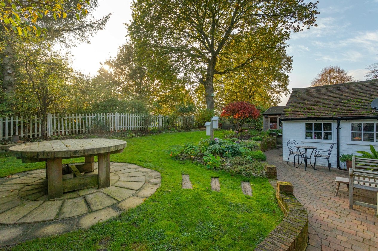 Properties Under Offer in Ball Lane Ashford