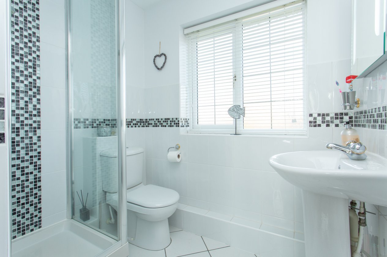 Properties Under Offer in Barley Way Ashford