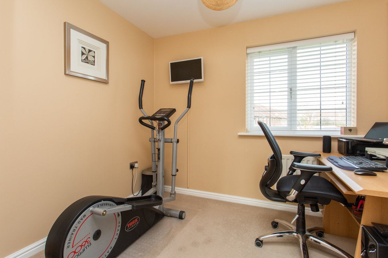 Properties Under Offer in Barley Way Ashford