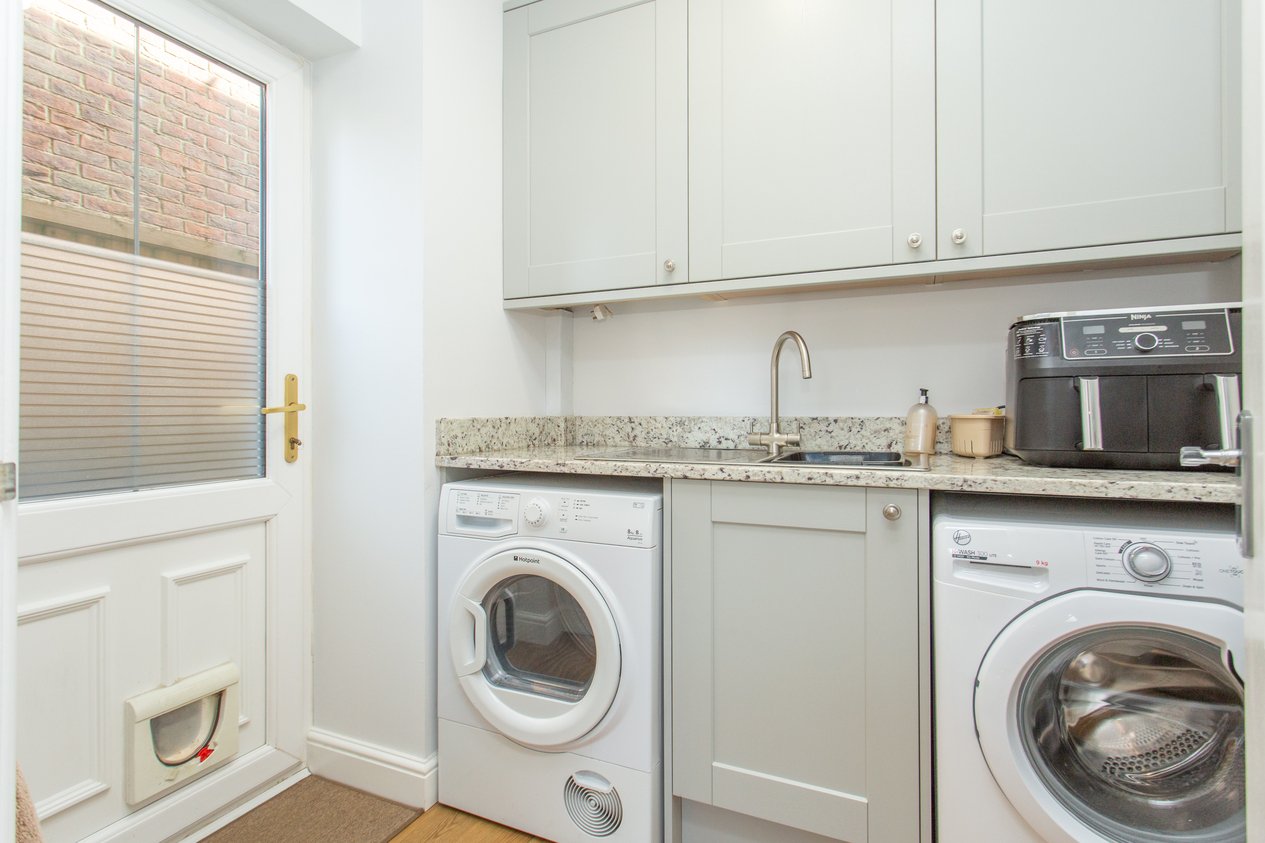 Properties Under Offer in Barley Way Ashford