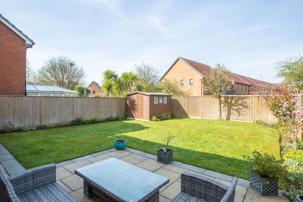 Properties Under Offer in Barley Way Ashford