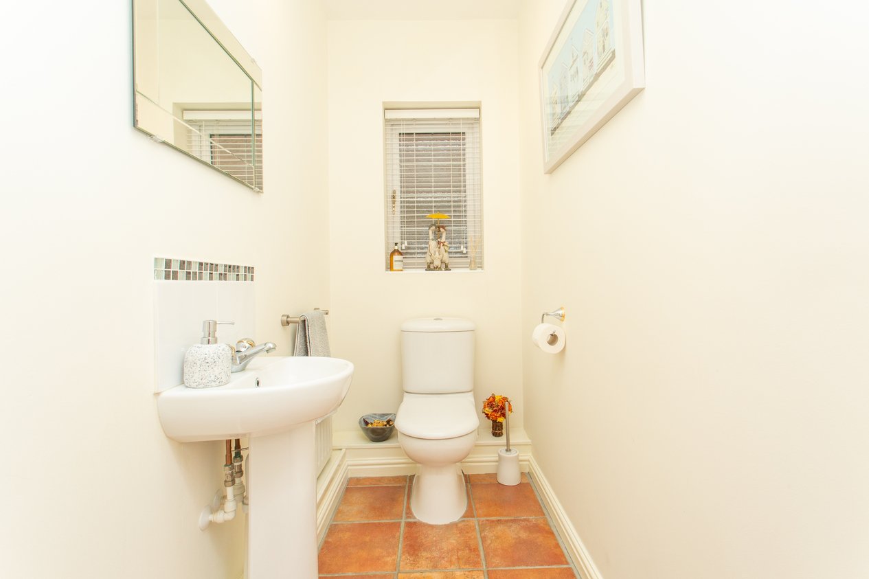 Properties Under Offer in Barley Way Ashford