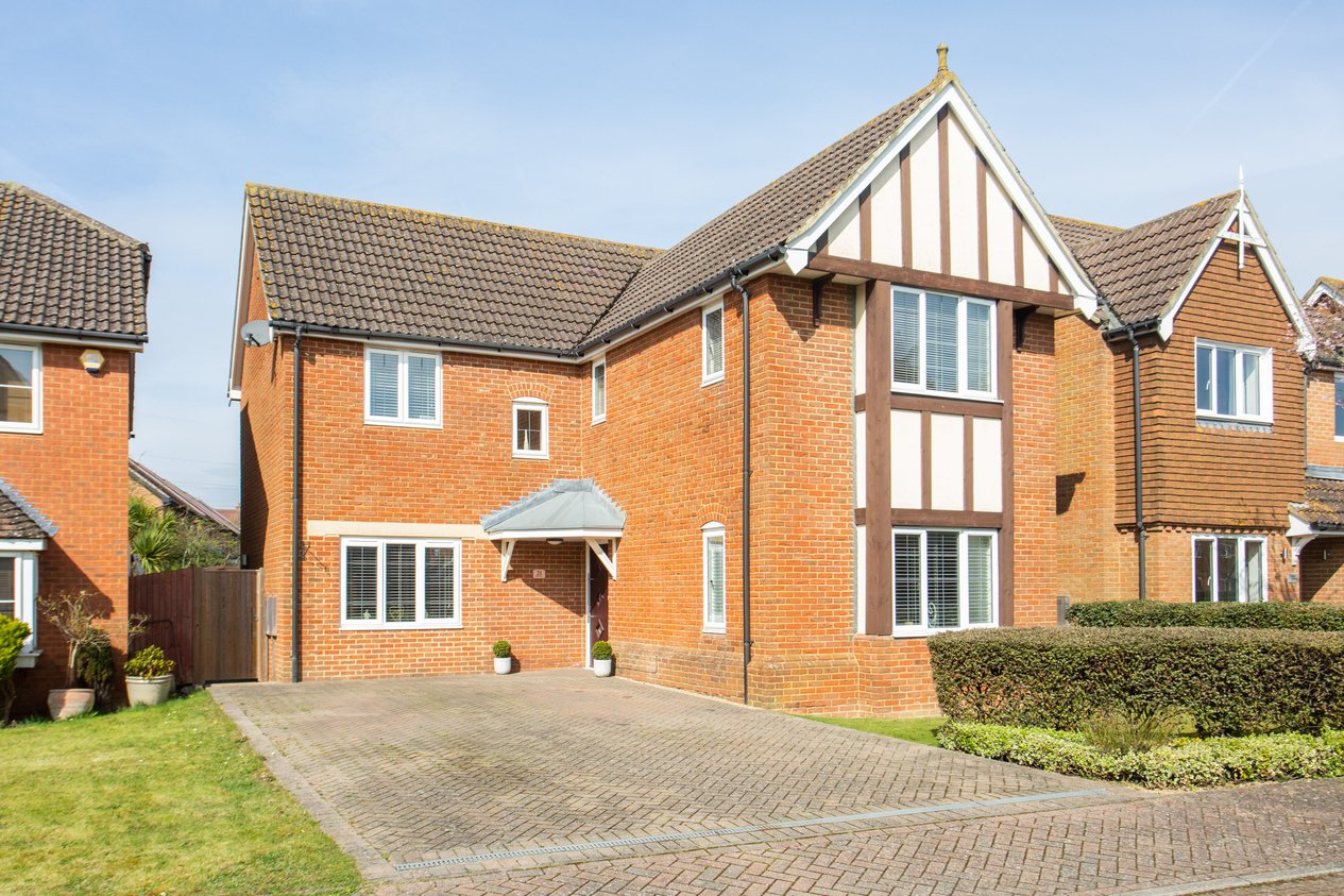 Properties Under Offer in Barley Way Ashford