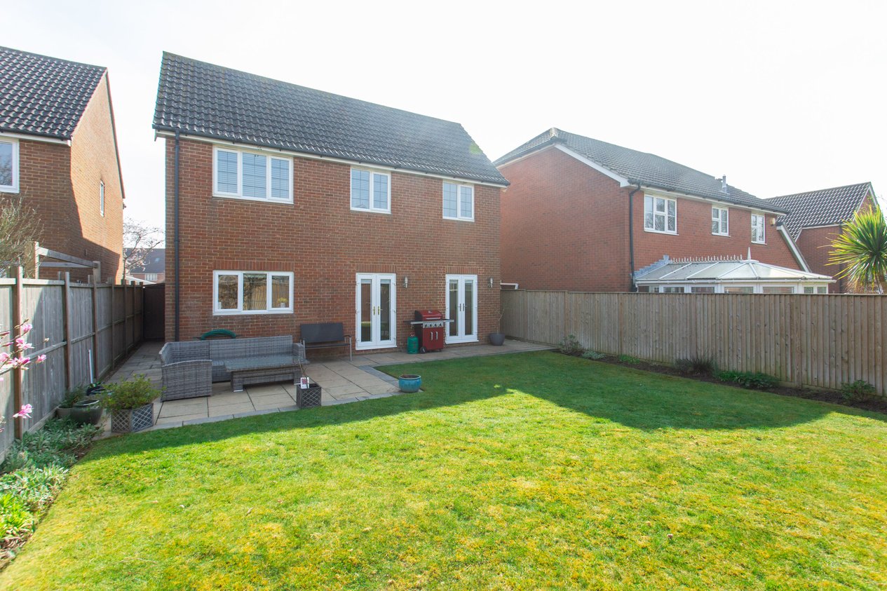 Properties Under Offer in Barley Way Ashford