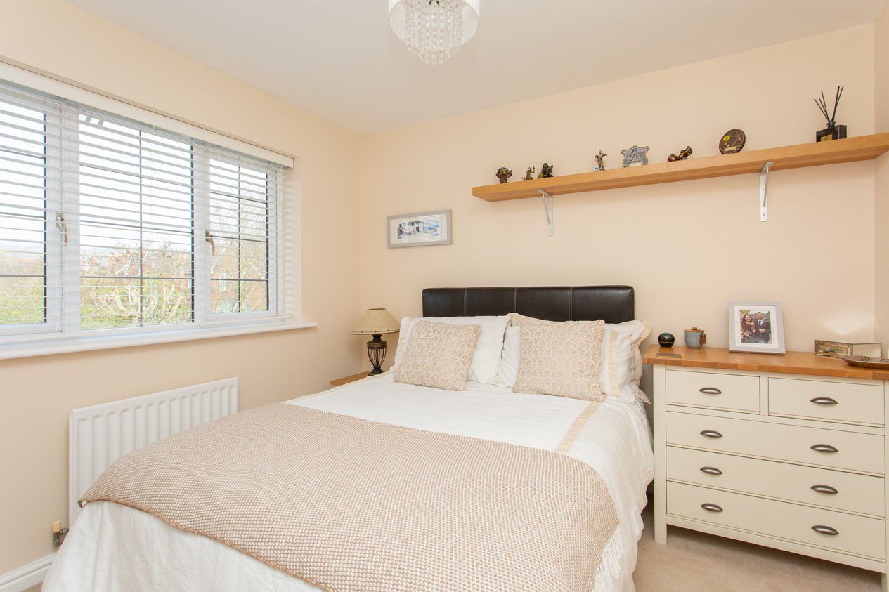 Properties Under Offer in Barley Way Ashford