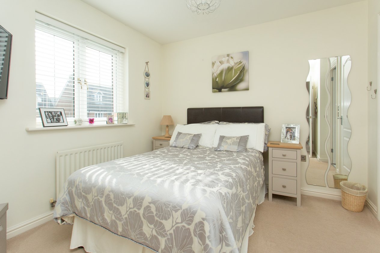 Properties Under Offer in Barley Way Ashford