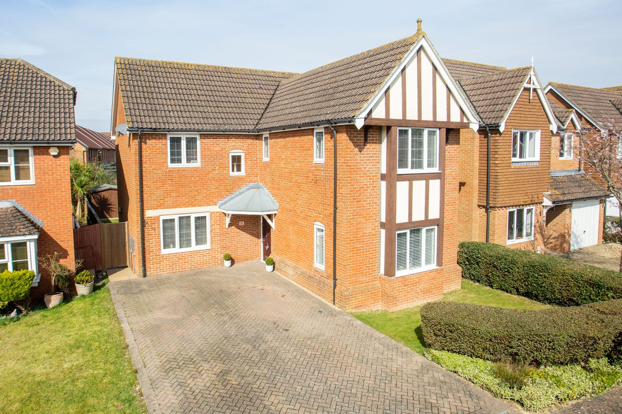Properties Under Offer in Barley Way Ashford