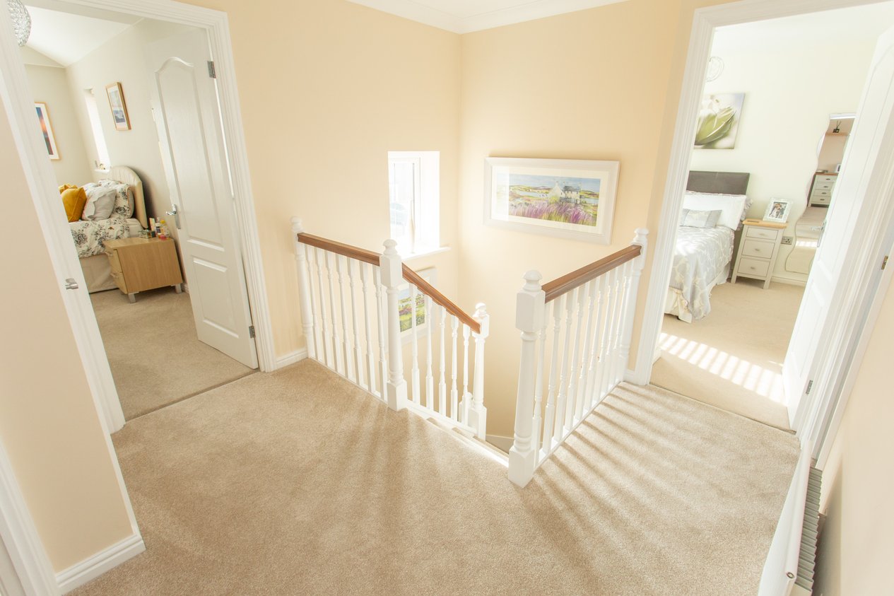Properties Under Offer in Barley Way Ashford