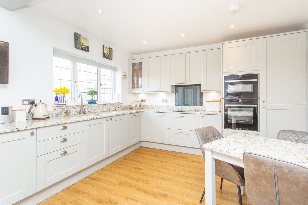 Properties Under Offer in Barley Way Ashford