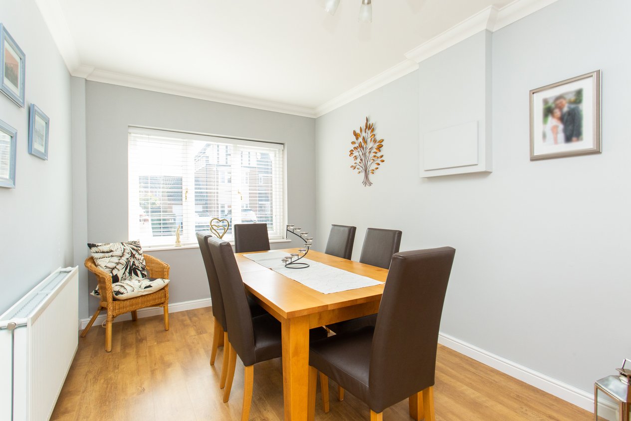 Properties Under Offer in Barley Way Ashford