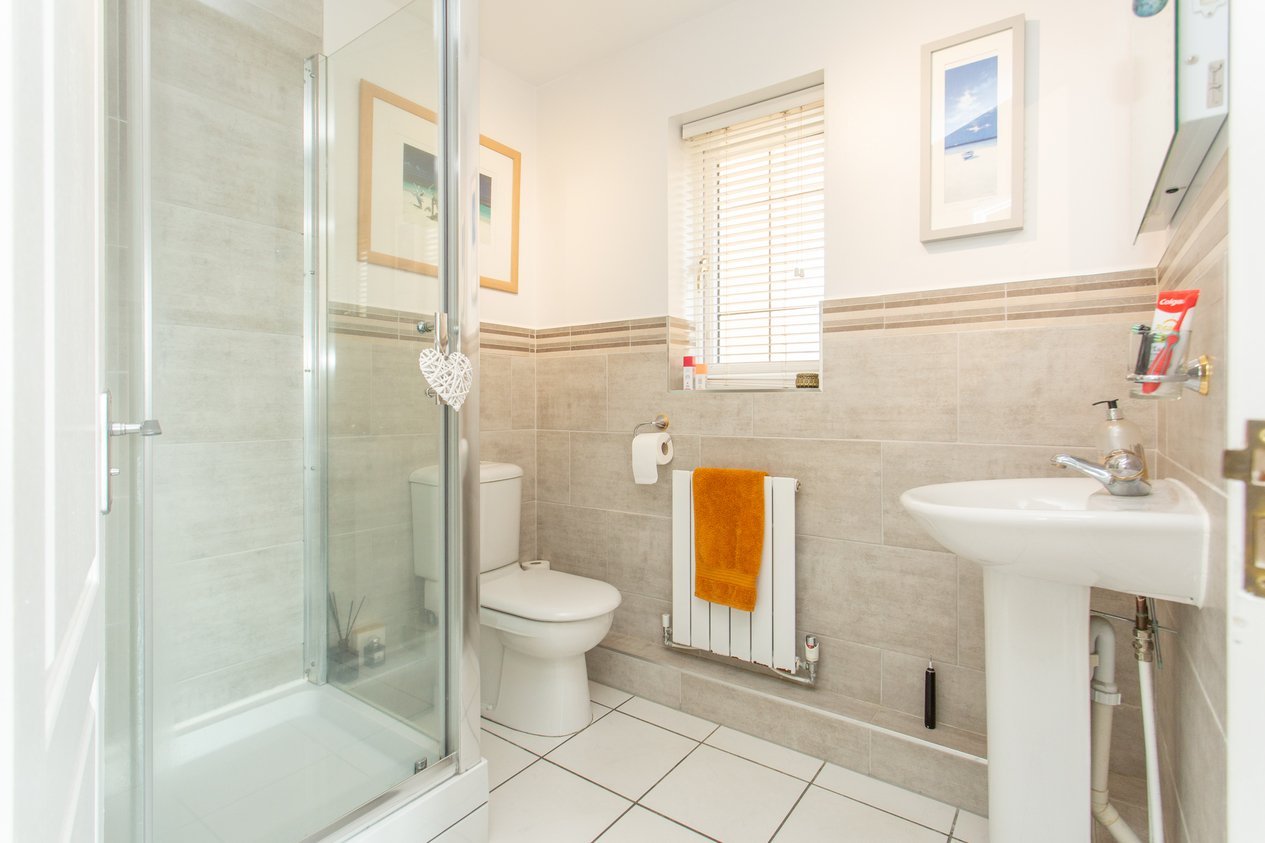 Properties Under Offer in Barley Way Ashford