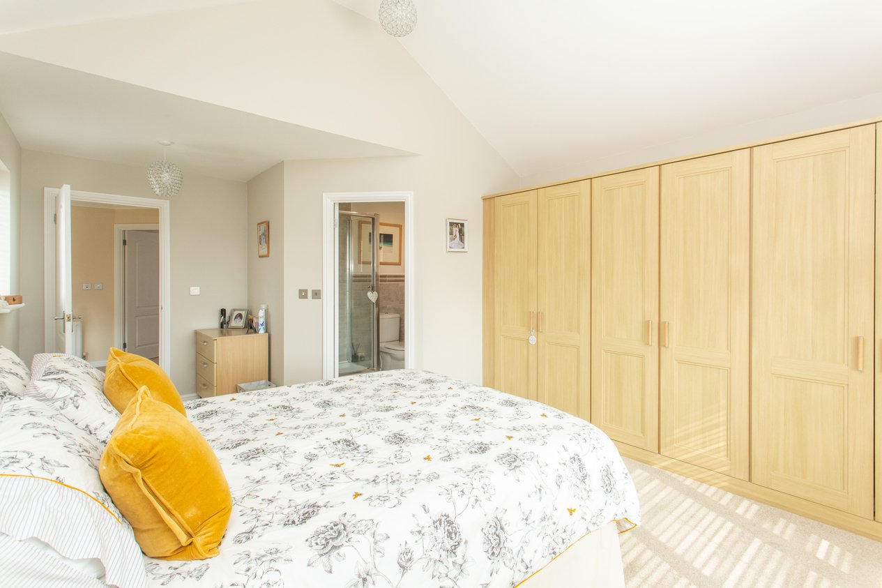 Properties Under Offer in Barley Way Ashford