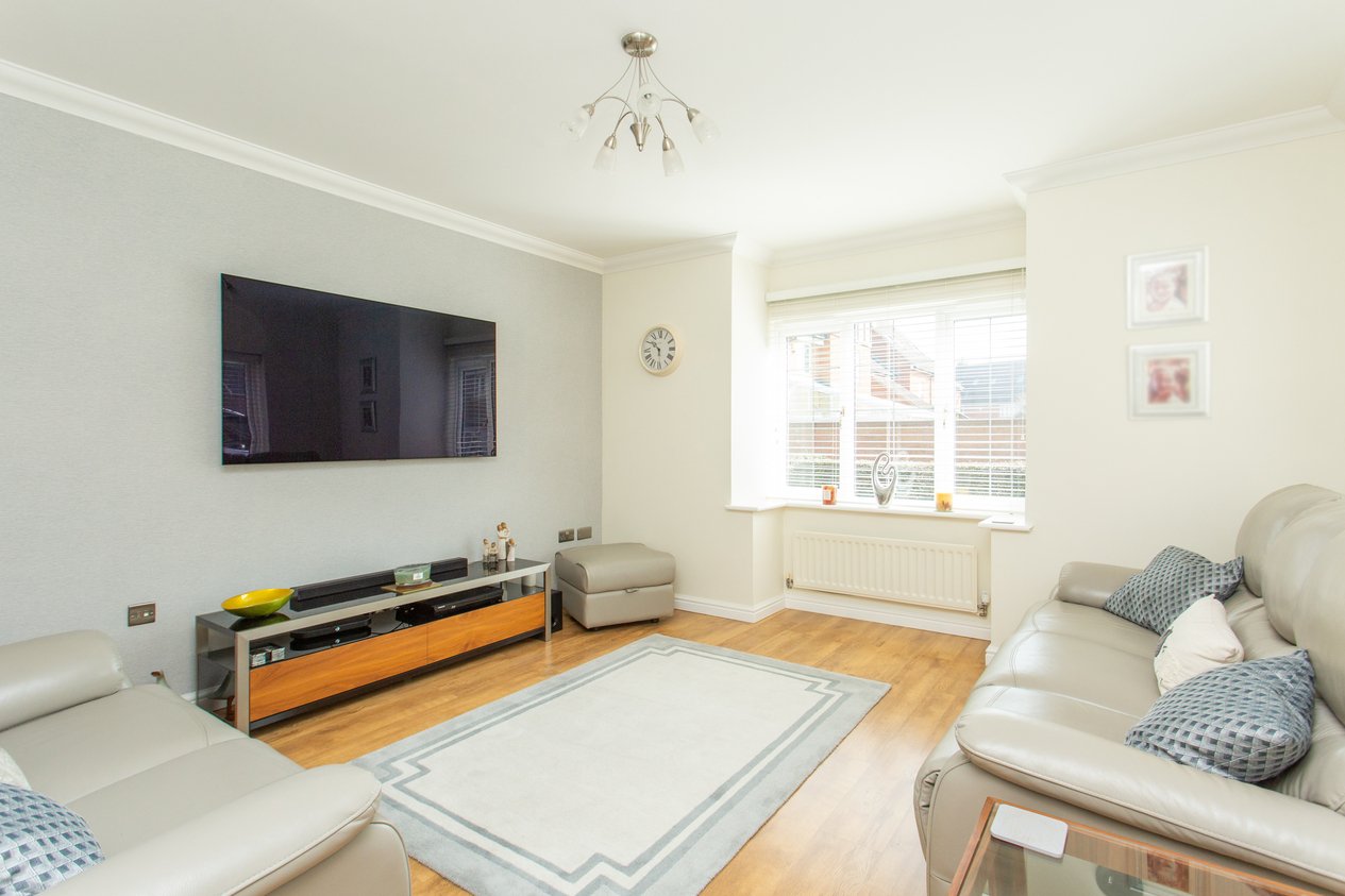 Properties Under Offer in Barley Way Ashford