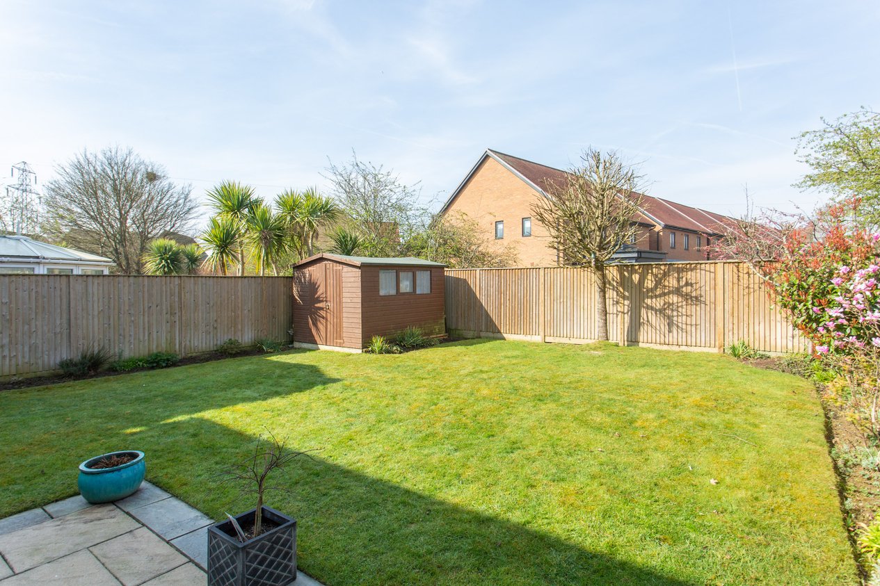 Properties Under Offer in Barley Way Ashford
