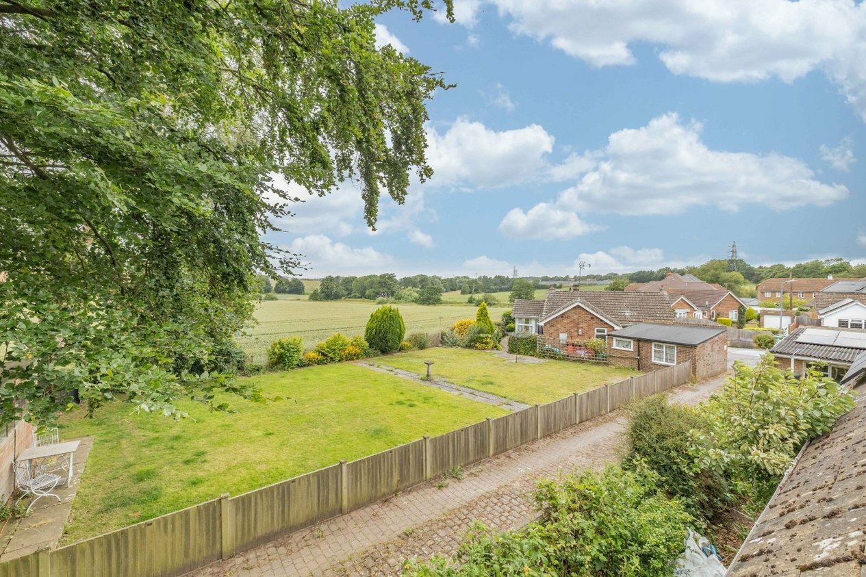 Properties For Sale in Barrow Hill Rise Ashford
