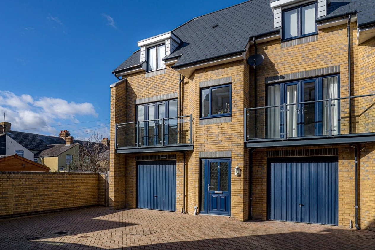 Properties Sold Subject To Contract in Barton Mews 