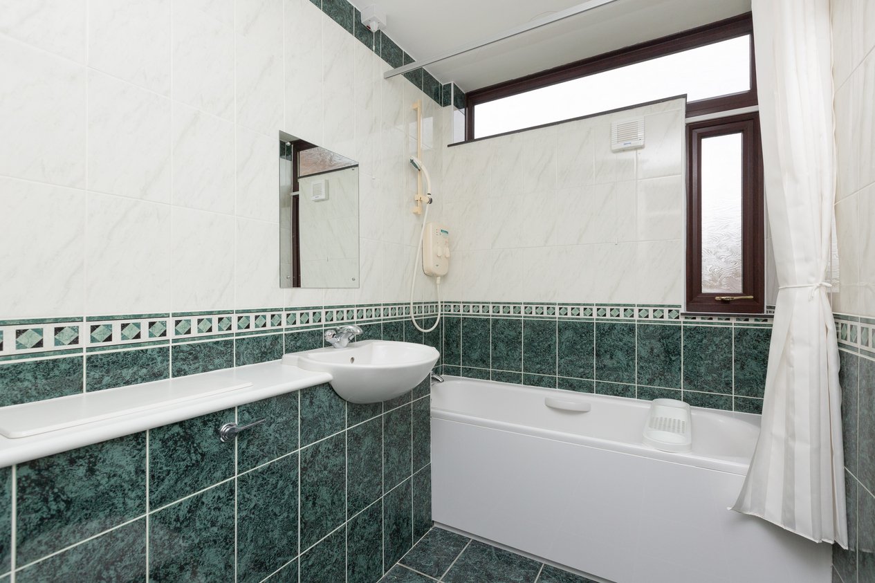 Properties Under Offer in Beach Avenue Birchington