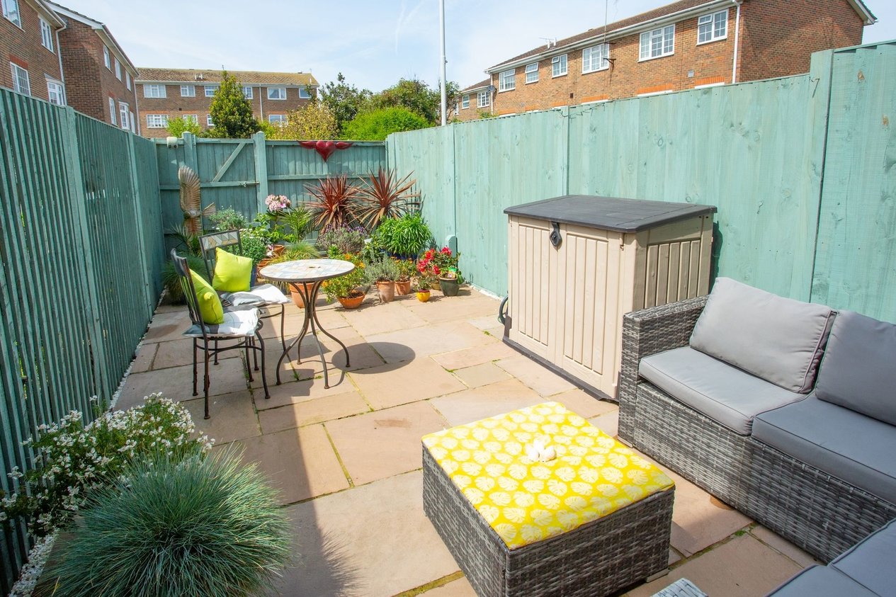House Terraced for sale in Beach Road,WestgateOnSea Miles & Barr