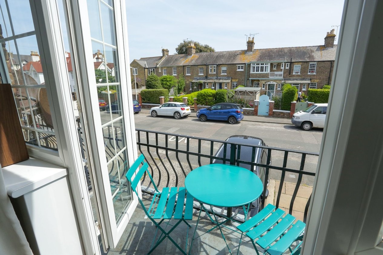 House Terraced for sale in Beach Road,WestgateOnSea Miles & Barr