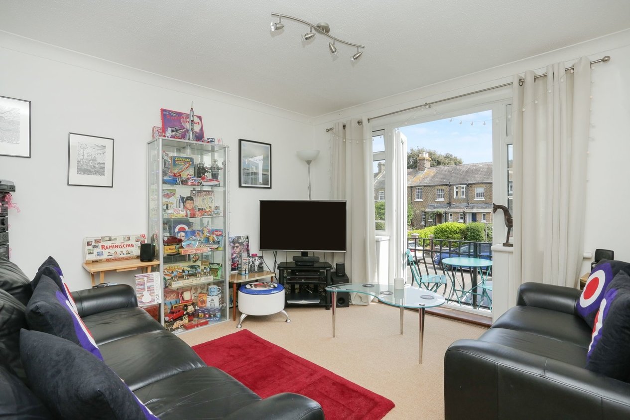 House Terraced for sale in Beach Road,WestgateOnSea Miles & Barr