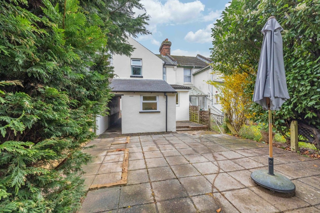Properties Under Offer in Beaver Road Ashford