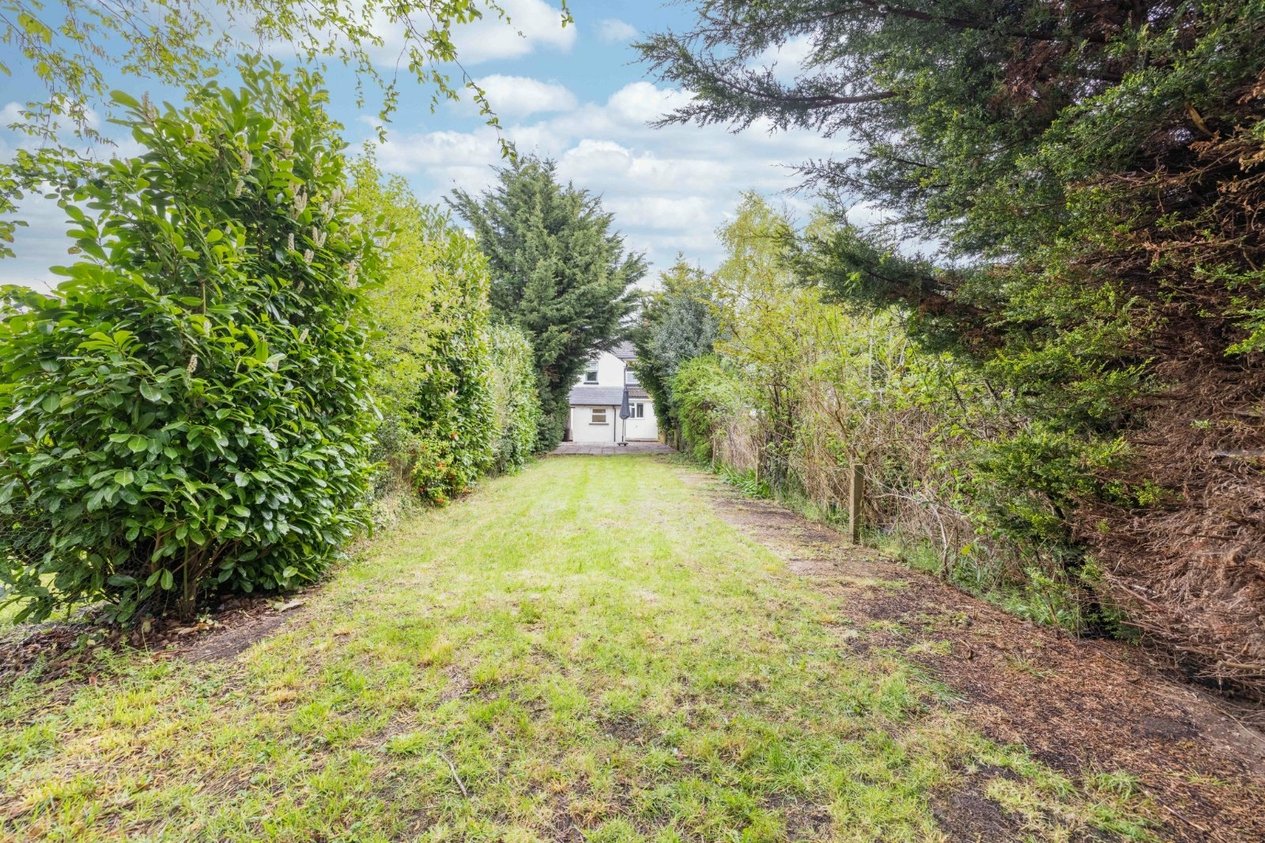 Properties Under Offer in Beaver Road Ashford