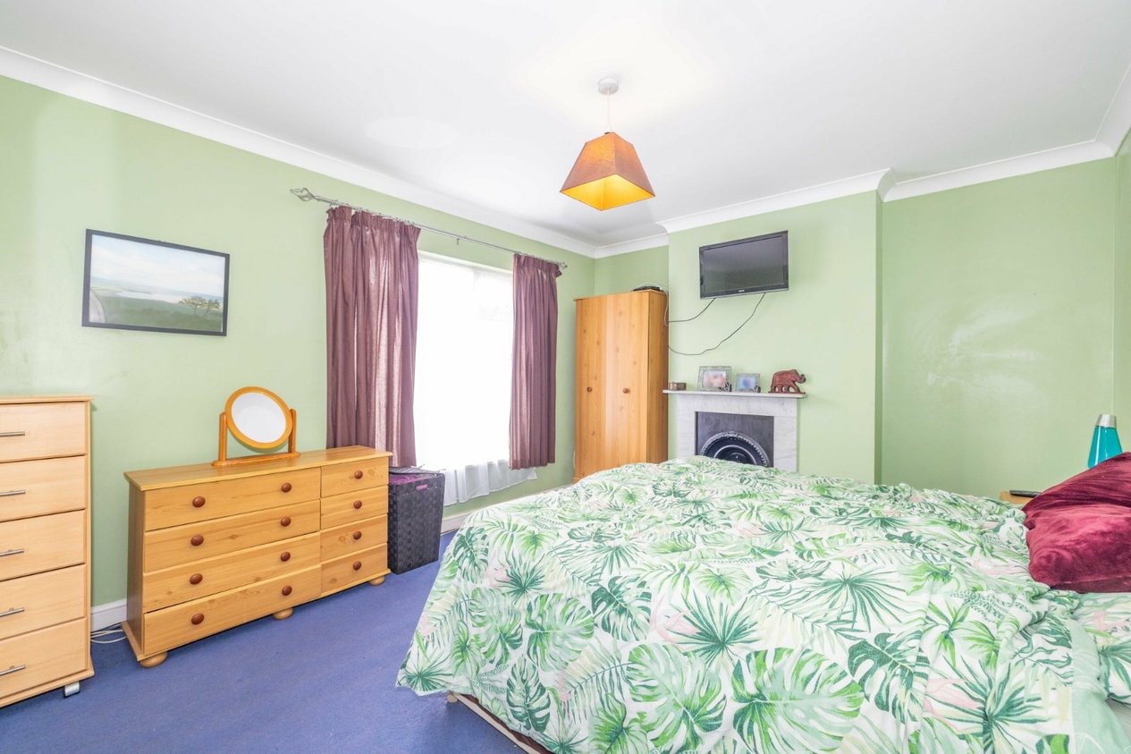 Properties Under Offer in Beaver Road Ashford