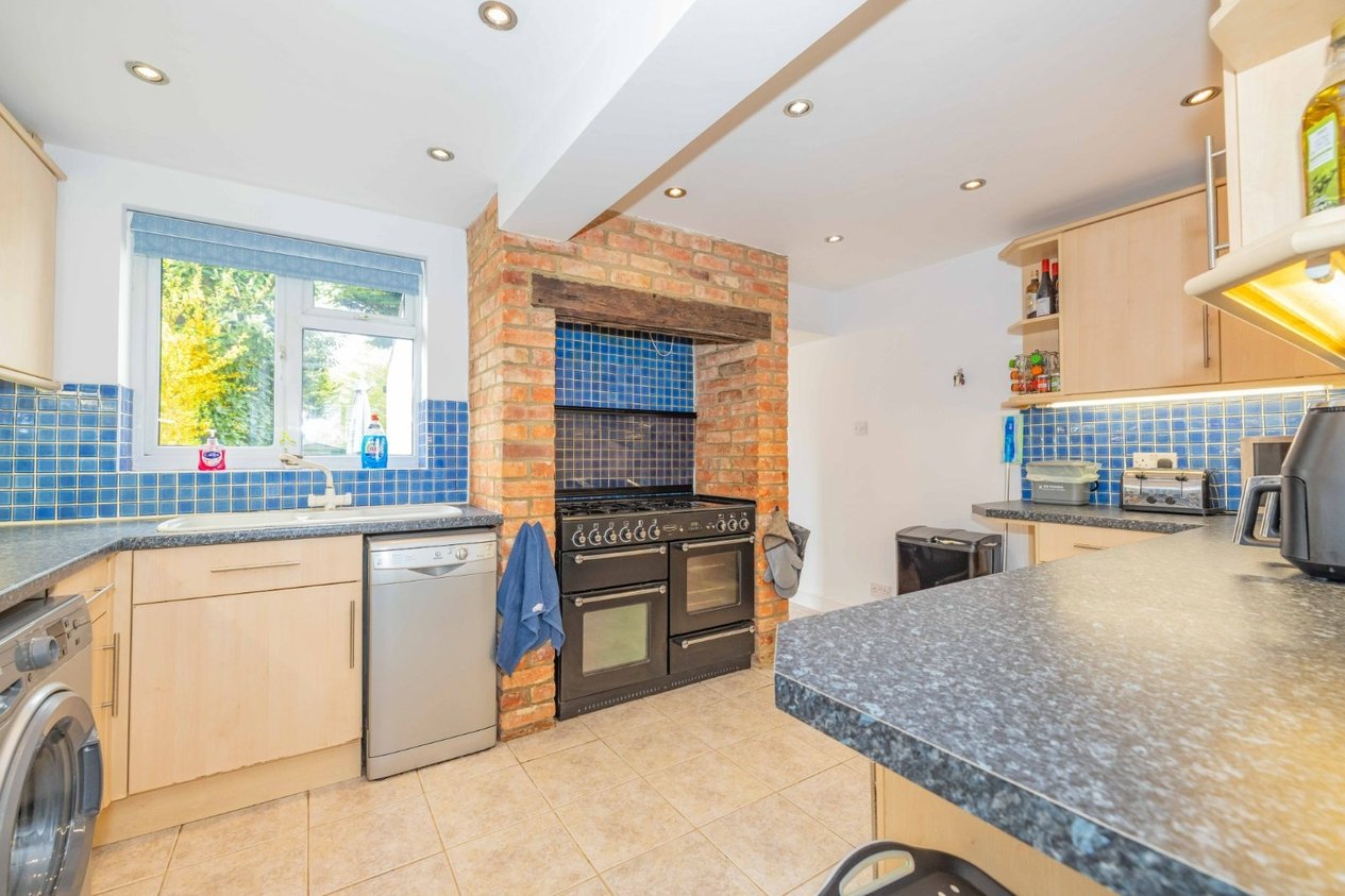 Properties Under Offer in Beaver Road Ashford