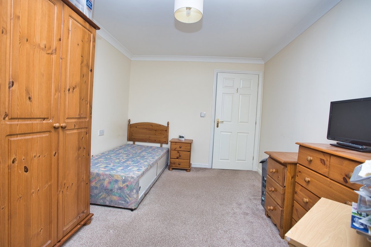 Properties Under Offer in Beechwood Avenue Deal
