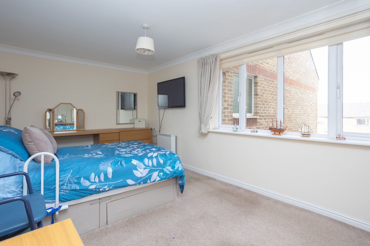 Properties Under Offer in Beechwood Avenue Deal