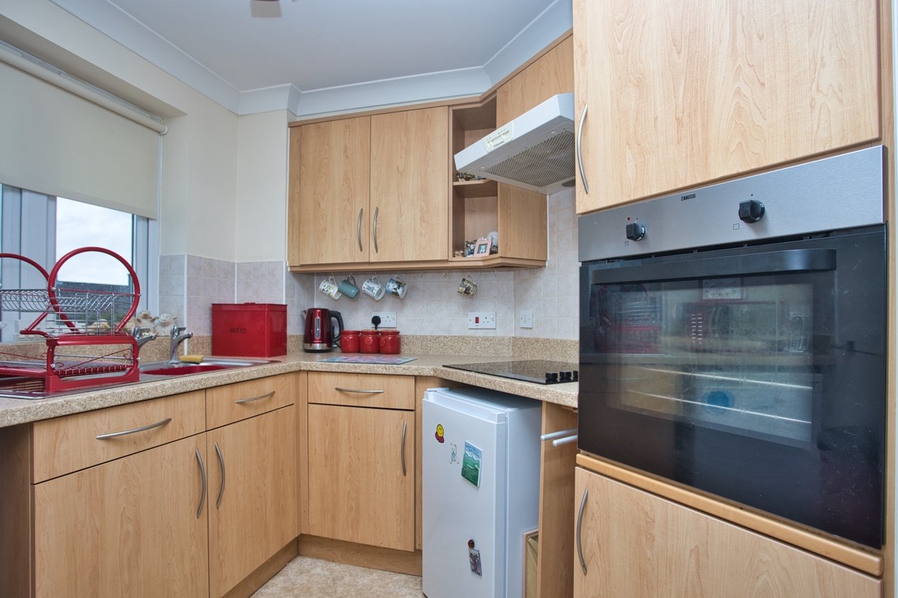Properties Under Offer in Beechwood Avenue Deal