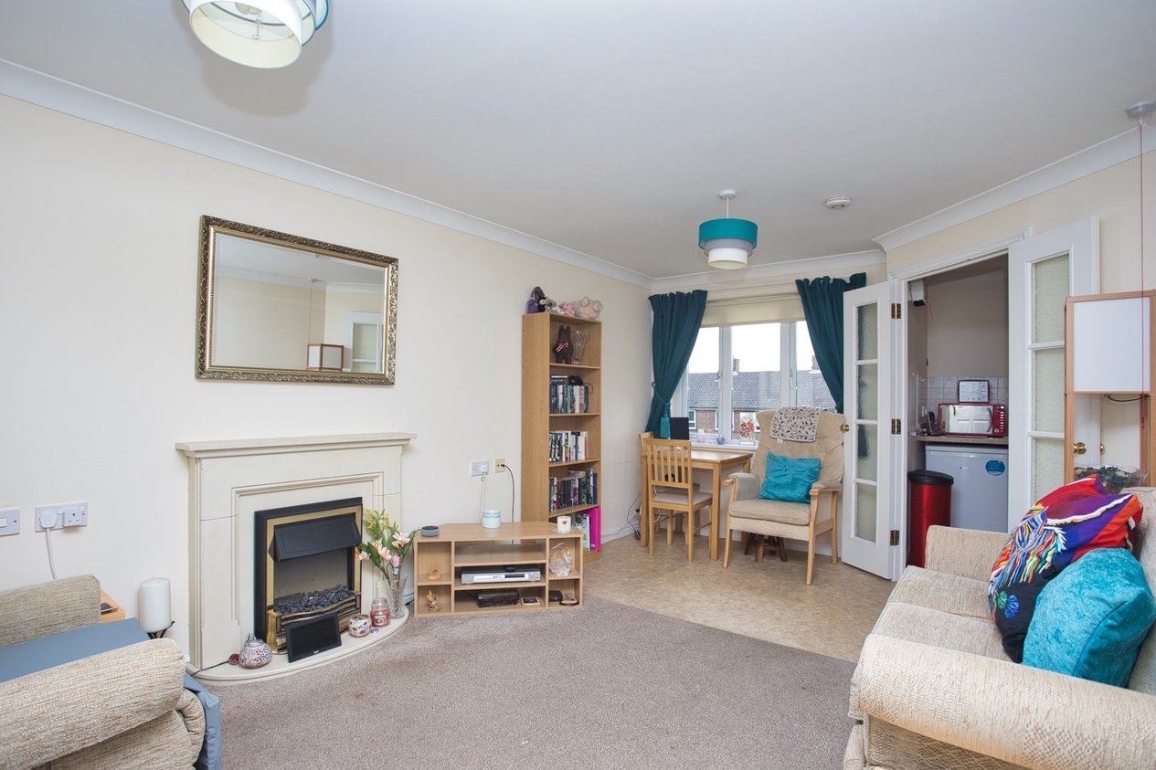 Properties Under Offer in Beechwood Avenue Deal