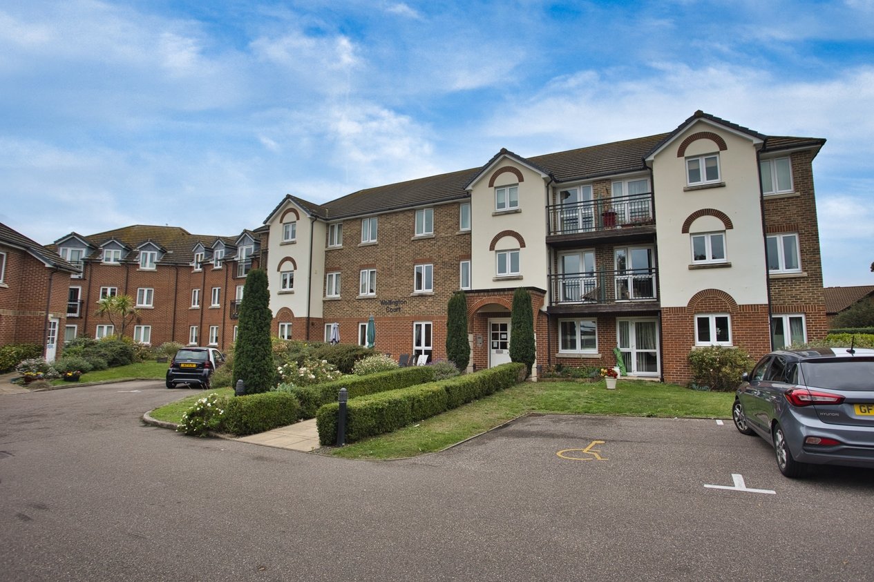 Properties Under Offer in Beechwood Avenue Deal